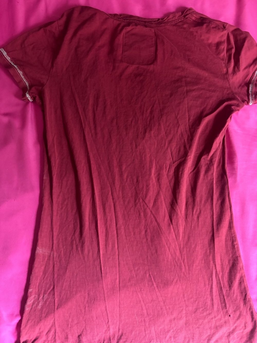 Hollister Women's Deep V-Neck Short Sleeve Tee in Burgundy - Picture 3 of 4